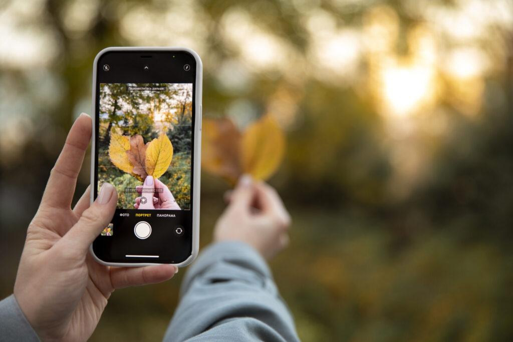 Fotomobily nad 10 000 Kč nabízejí výstup srovnatelný s levnými zrcadlovkami.