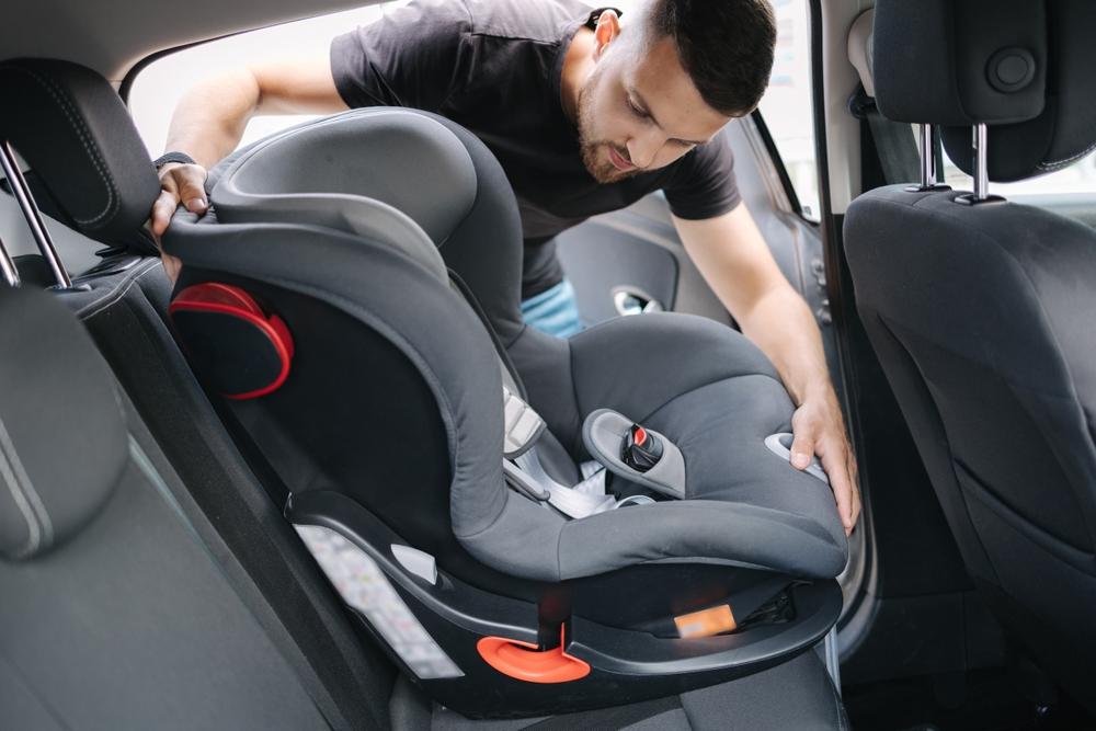 Správně zvolená a upevněná autosedačka je klíčová pro dětské bezpečnosti na každé cestě.