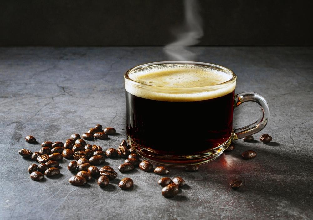 Zrnková káva si zachovává svou čerstvost a aroma mnohem déle než mletá.
