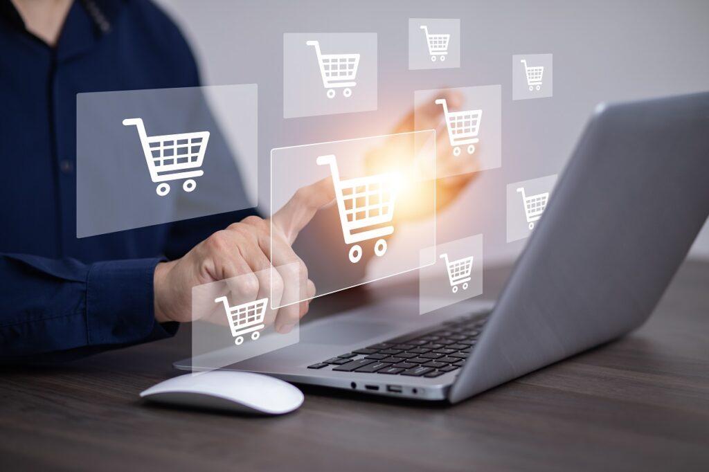 Vrácení i reklamaci zboží lze provést i částečně online. Podmínky jsou různé a pro zboží z výprodejů platí stejná pravidla jako pro nákupy za plnou cenu.