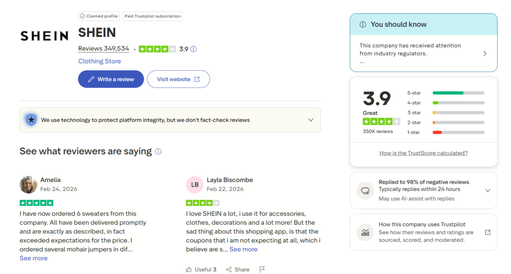 Zákazníci v recenzích Shein oceňují zejména cenovou dostupnost, velký výběr a časté slevy.